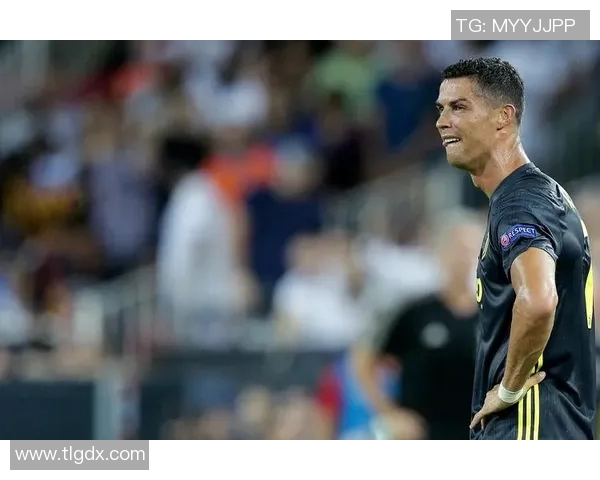 足球巨星C罗荣获多项国际大奖展现卓越足球才华与影响力