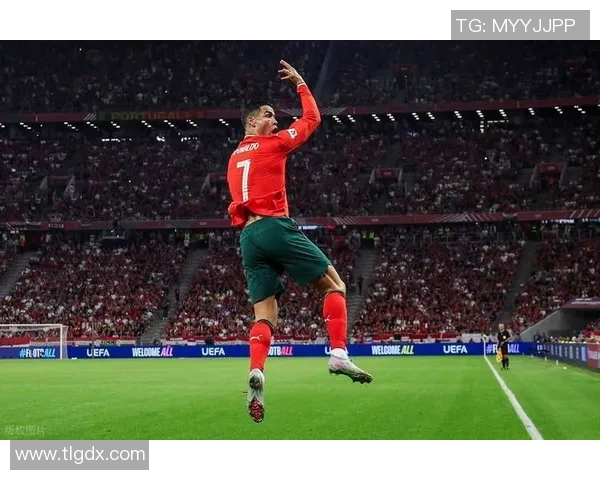 C罗传奇足球生涯全景介绍及精彩瞬间回顾图片展示 C罗传奇足球生涯全景介绍及精彩瞬间回顾图片展示